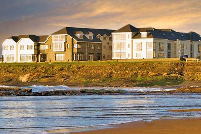 Welcome to the Armada Hotel, your perfect retreat after a day of exploring the breath-taking landscapes of County Clare or adventuring along the Wild Atlantic Way.
Take in the stunning Atlantic views, whether from the comfort of your sea-facing bedroom,