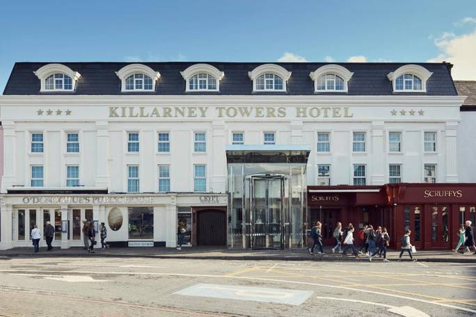 Nestled in the very heart of the quaint and beautiful Killarney town, this hotel offers you a range of modern and comfortable facilities, coupled with a friendly and courteous service.
The hotel has a number of rooms all furnished to high standards and i