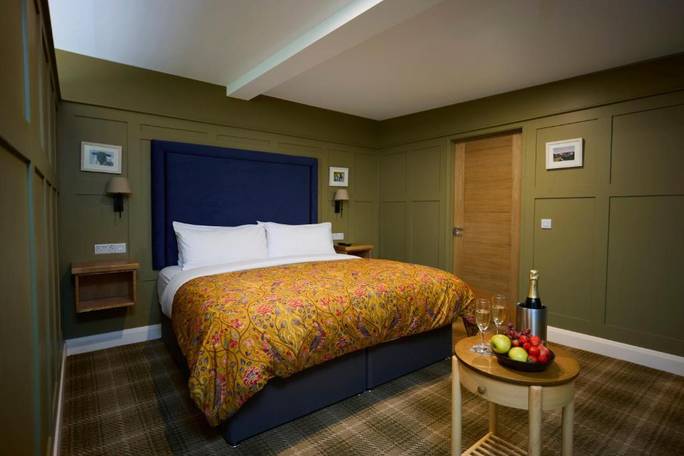 Doolin Inn is situated in Doolin, overlooking Fisher Street and located at the start of the Cliffs of Moher walk. This 3-star hotel offers a conierge service, full of knowledge of the local area. Both free WiFi and private parking are available onsite.
T