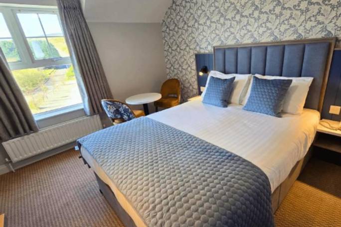 Classic accommodation example