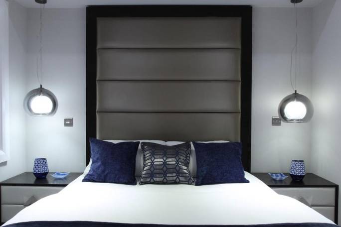 Classic accommodation example