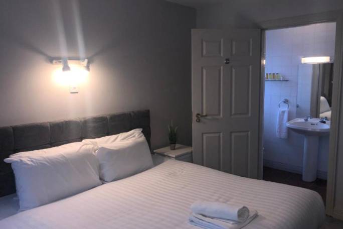 Classic accommodation example