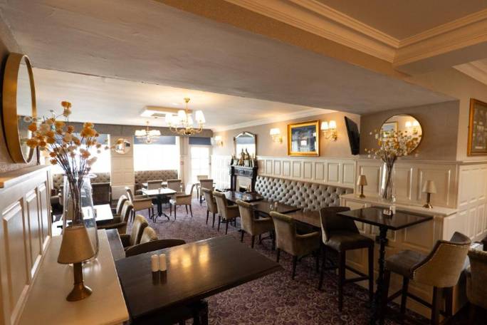 Classic accommodation example