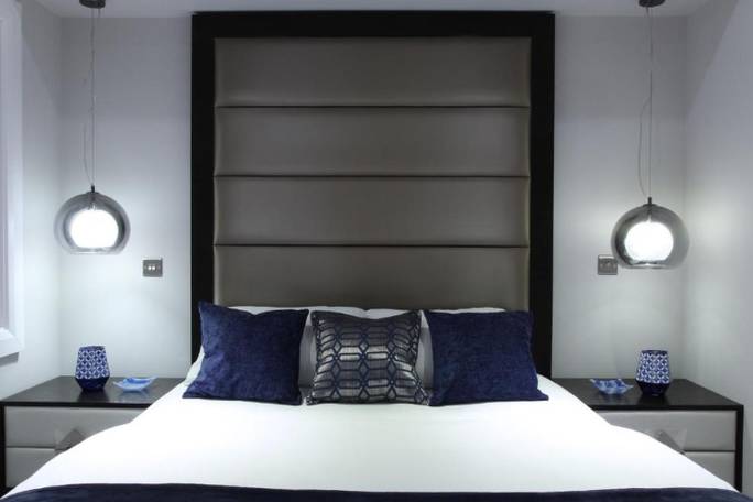 Classic accommodation example