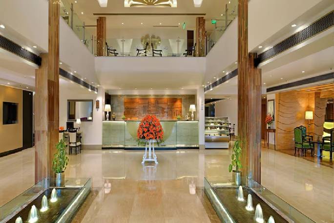 Tauras sarovar Portico
