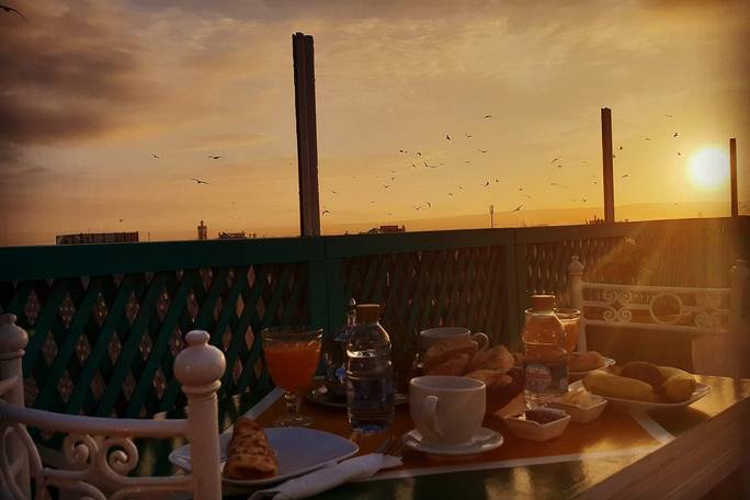 brekfast with sunrise