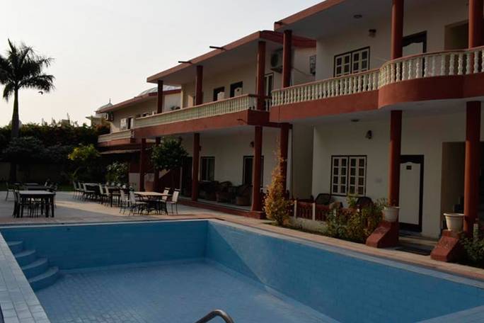 Front area with Pool view