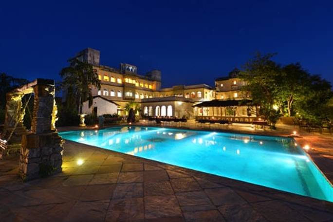 Hotel view with Pool area