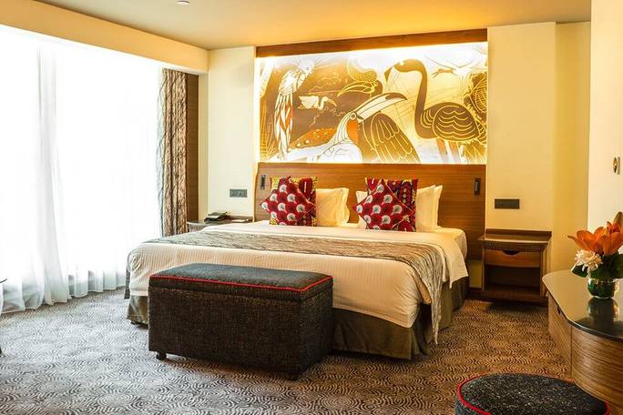 The Sarova Panafric delivers world-class luxury in the heart of Nairobi. Located about 5 – 10 minutes from Nairobi’s Central Business District and 20 minutes away from the Jomo Kenyatta International Airport (JKIA) via the Express Way.