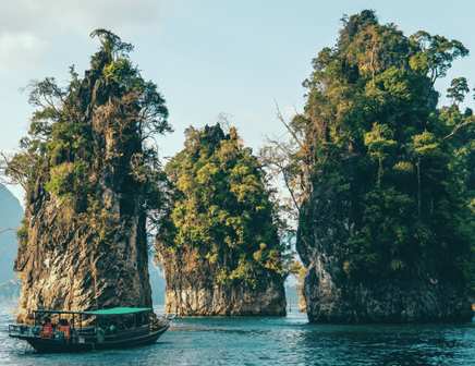 Thailand Privatreise und Bootsfahrt durch wunderschöne Küstenlandschaft