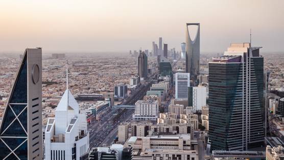 Eine moderne Stadt in Saudi-Arabien