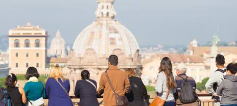 Groupe de voyageurs profitant de la vue sur la cathédrale de Florence