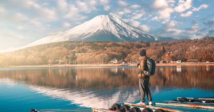 A person enjoying the view of Lake Yamanaka and Mount Fuji