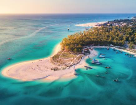 Luchtfoto van het prachtige zand van Zanibar, Tanzania