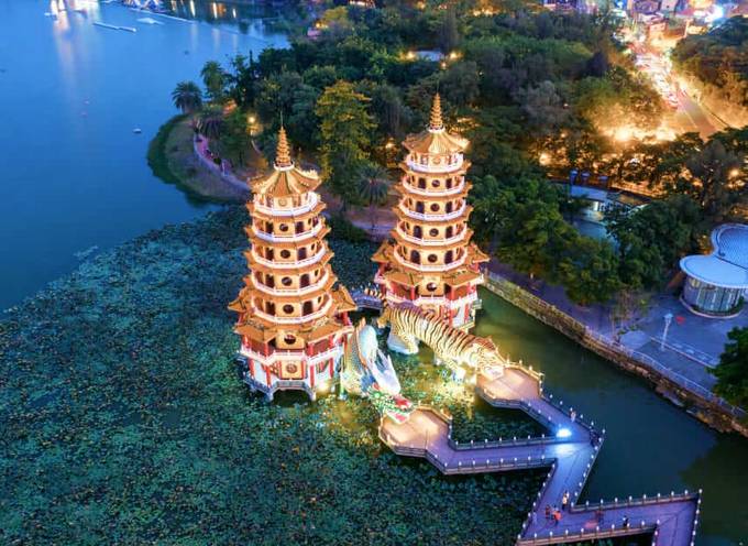 kaohsiung-dragon-tiger-pagodas