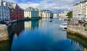 Colorful waterfront buildings with boats in a canal.