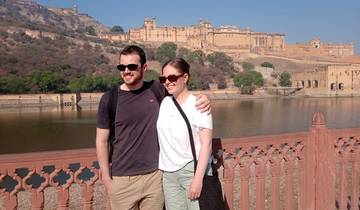 Couple posing with a historical fort in the background.