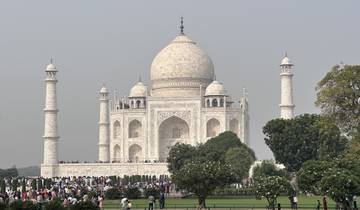 The Taj Mahal with a crowd in front of it.