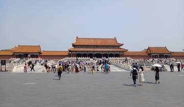 Crowd of people in front of ancient Chinese architecture.
