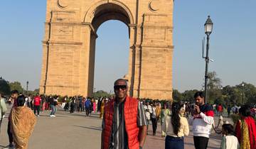 Man standing in front of India Gate.