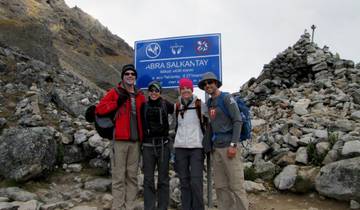 Group of hikers at Abra Salkantay sign.