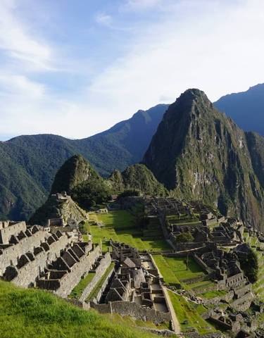 Scenic view of the ancient Incan city of Machu Picchu.