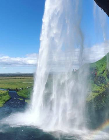 Spectacular waterfall cascading over rocky cliffs.