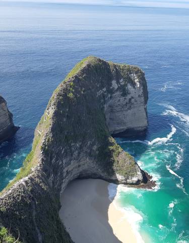 Iconic view of cliff formations and turquoise ocean.