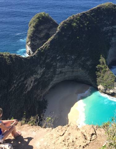 Scenic view of a coastal landscape with steep cliffs and turquoise water.
