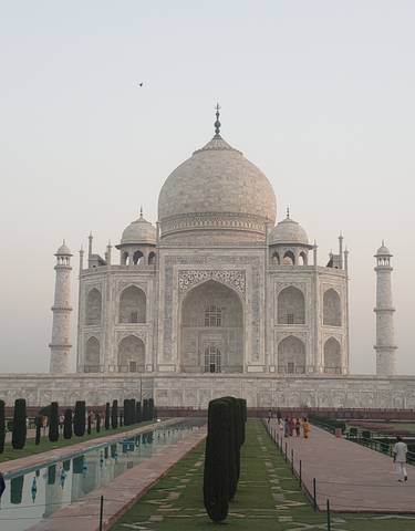 Full view of the Taj Mahal.