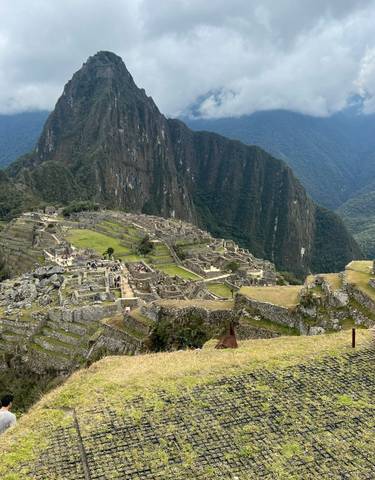 Overview of Machu Picchu ruins.