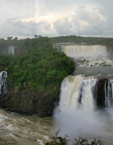 Panoramic view of Iguazu Falls with lush green surroundings.