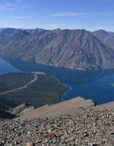 A breathtaking view of a lake surrounded by mountains.