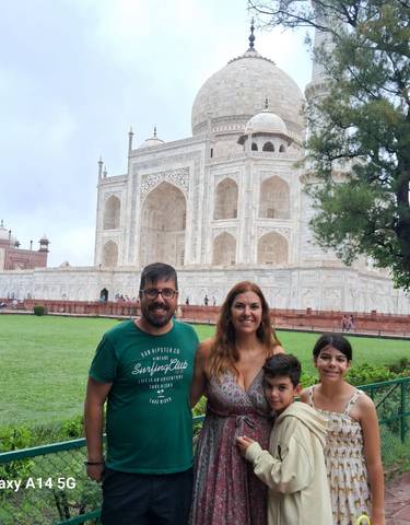 Family posing in front of the Taj Mahal.