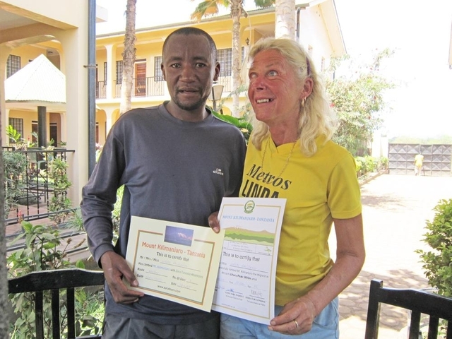 Kilimanjaro Besteigung Marangu Route 5 Tage Trekking, 7 Tage Rundreise Foto von Kundenbewertung