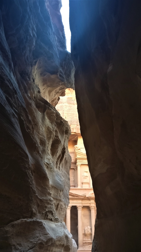 Narrow canyon leading to Petra