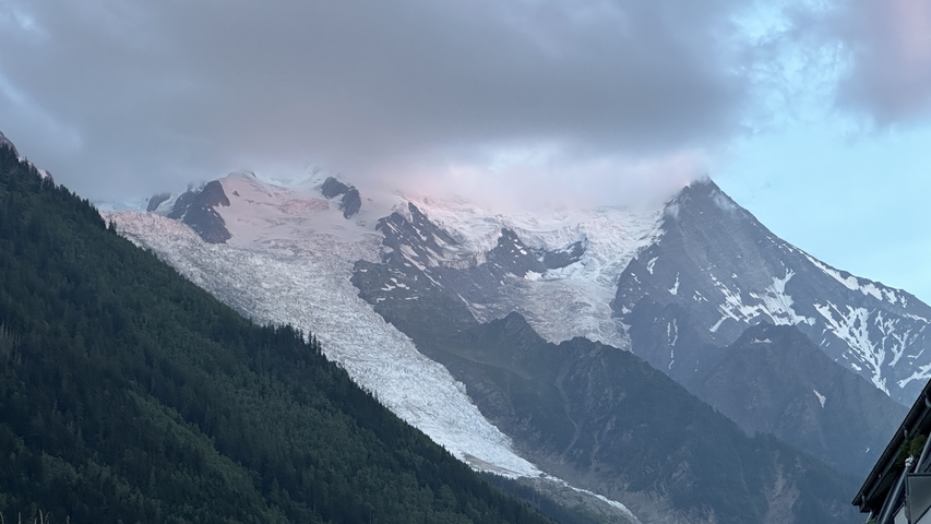 Mountains covered with snow under a cloudy sky.