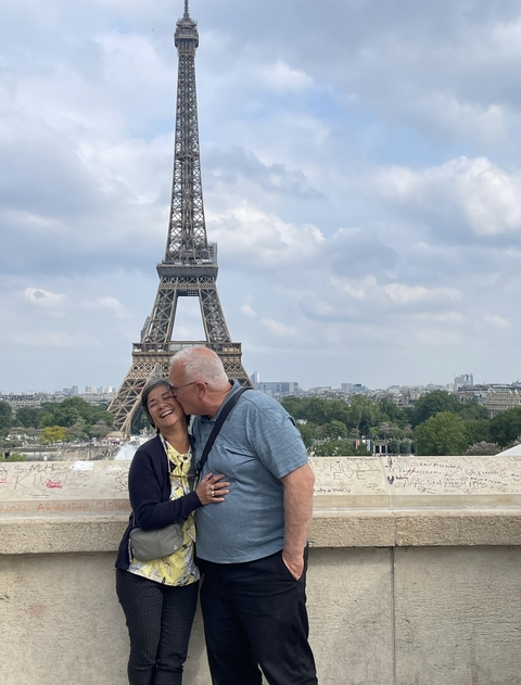 Couple posing with the Eiffel Tower in the background.