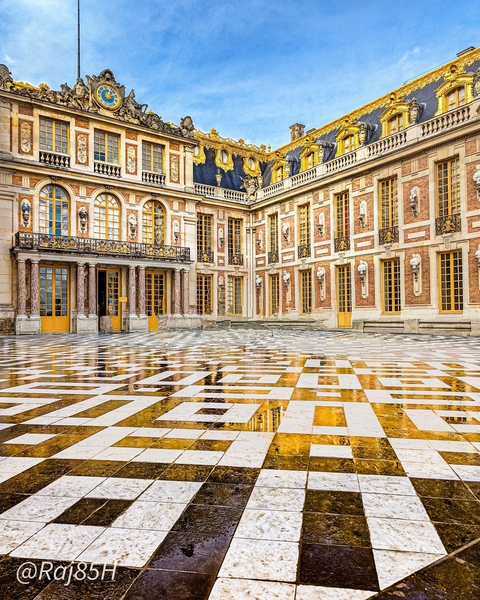 Elegant courtyard of a grand palace with intricate patterns.