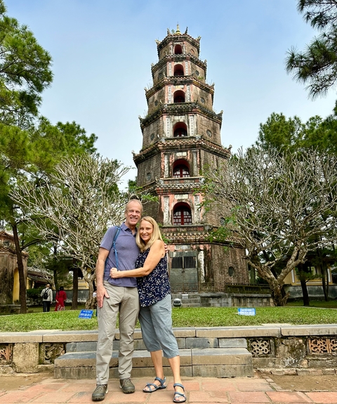 Couple posing in front of a historic pagoda.