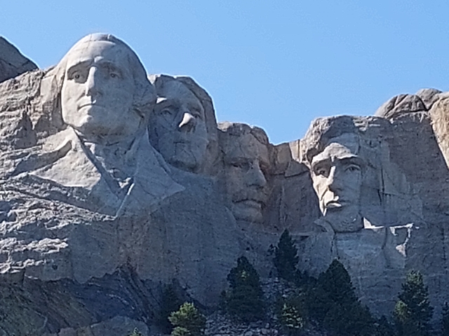 Mount Rushmore National Memorial with clear sky.
