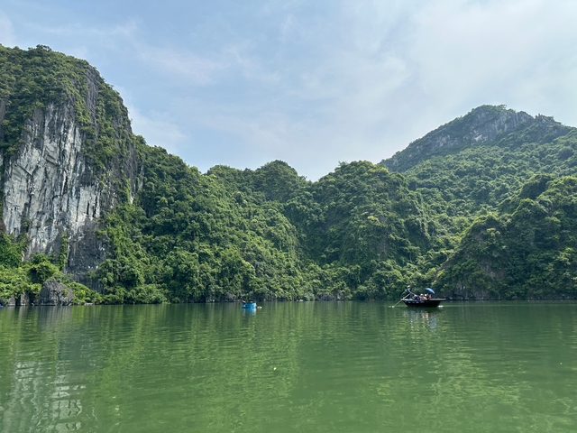 Scenic view of a lake surrounded by lush hills.