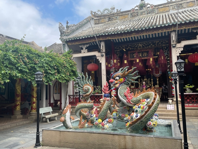 Dragon sculpture in front of a pagoda.