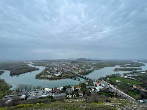 Aerial view of a town surrounded by rivers and vast landscape.