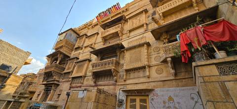 A detailed facade of a building in Jaisalmer with intricate latticework.