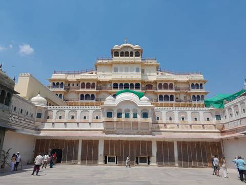 Large historic palace building with multiple stories.