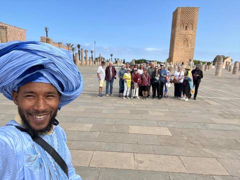 Selfie of a group in front of a historical monument.