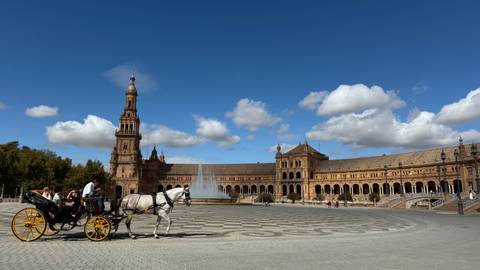 Horse-drawn carriage in front of the Plaza de España in Seville.