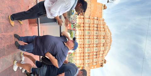 Crowd in front of the Hawa Mahal.