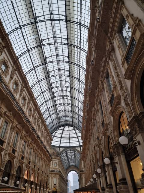 Large indoor gallery with a glass ceiling.